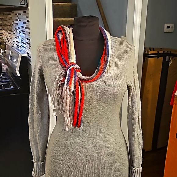 Sweater by Dots, Sz M, Gray, 71% Acrylic, 29% Nylon, Round Neckline - Picture 3 of 8